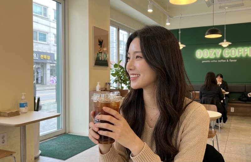 (우지커피) 가시성 끝판왕 전면 넓은 코너 자리, 간판만 봐도 들어오는 위치!