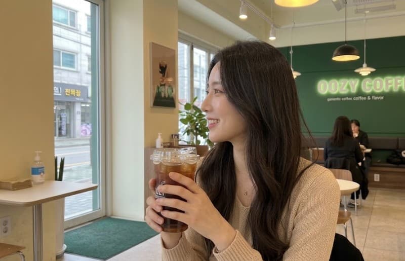 (우지커피) 가시성 끝판왕 전면 넓은 코너 자리, 간판만 봐도 들어오는 위치!